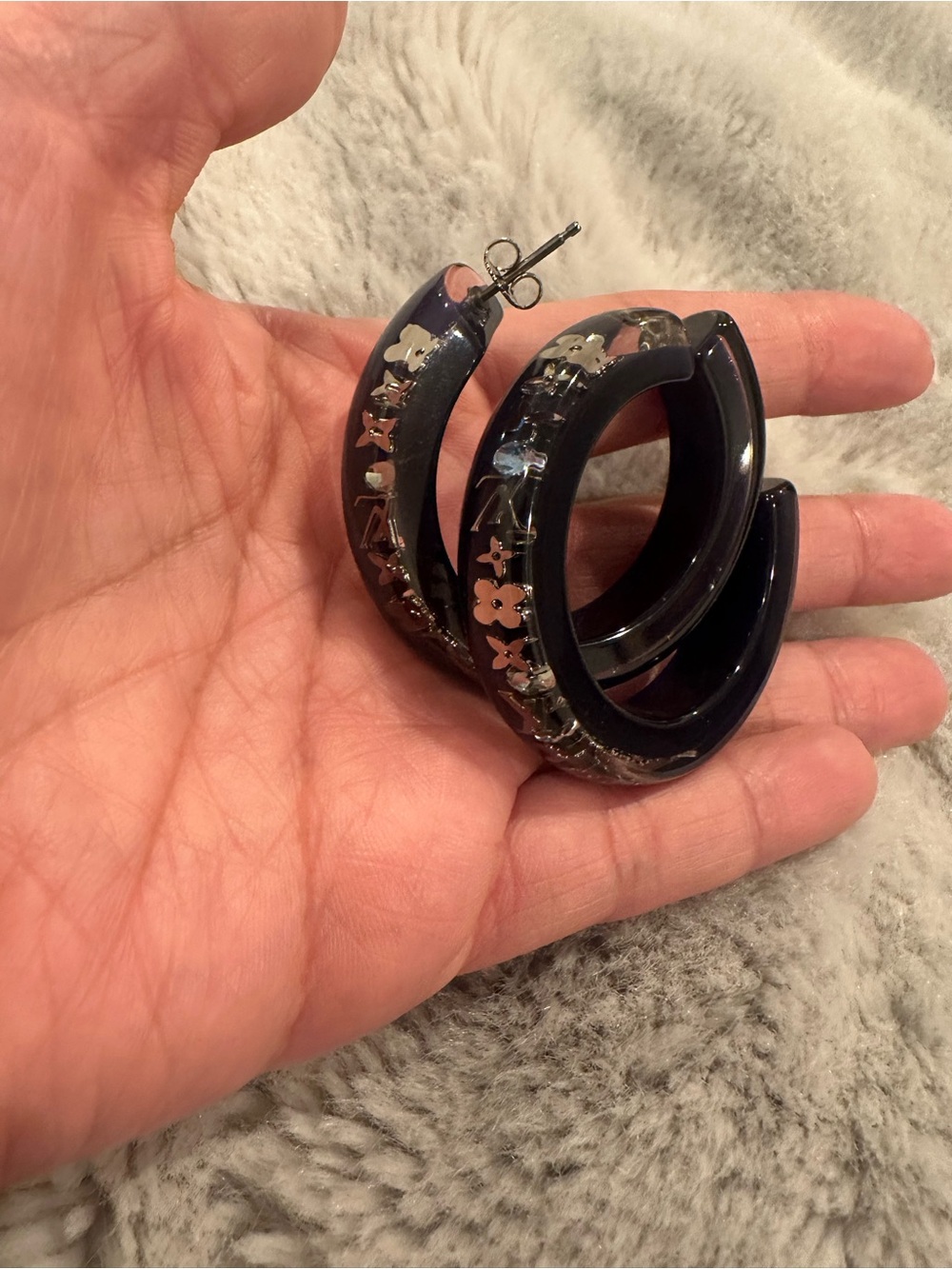 Louis Vuitton Earrings - Picture 3 of 7